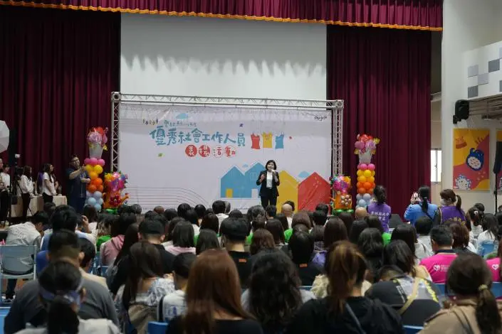 守護弱勢最前線!雲林表揚30位傑出社工,張麗善縣長親頒獎致謝