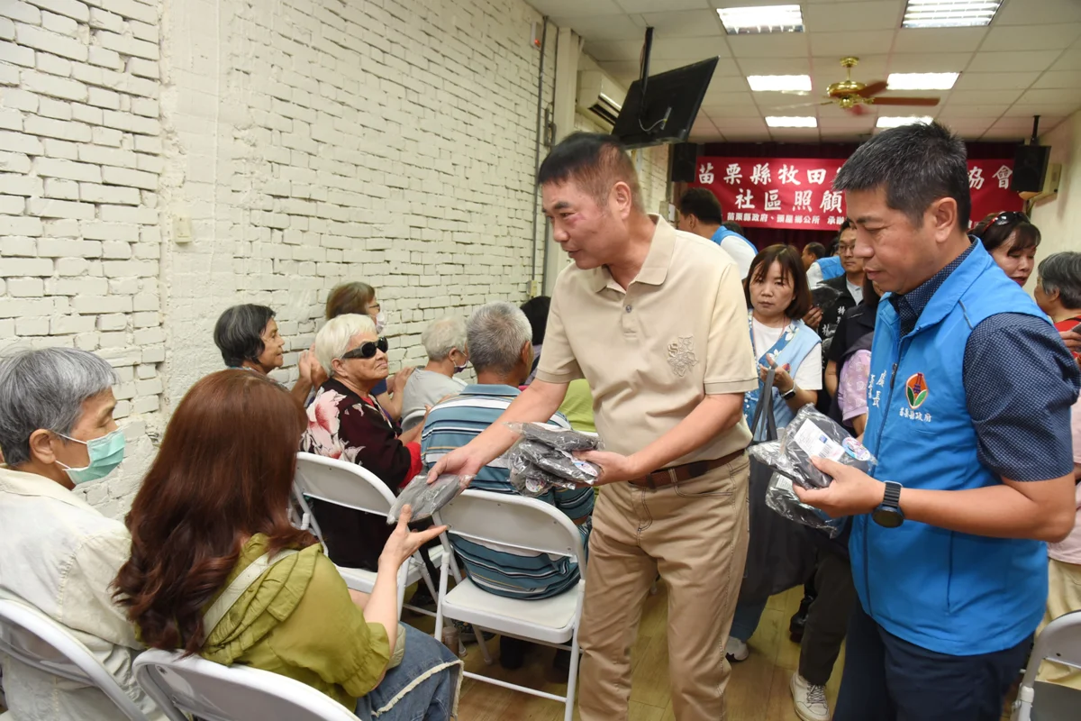 苗栗頭屋新關懷據點揭牌!縣長鍾東錦宣布:共餐補助年底調高至1萬元