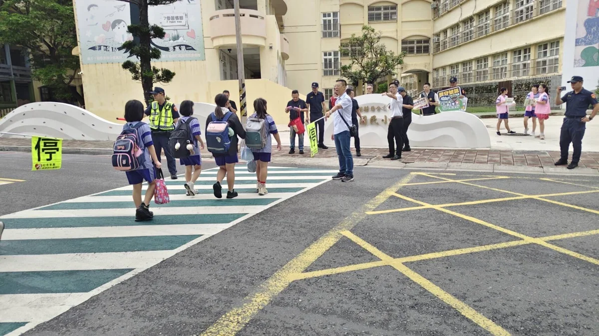 115學年度開學日!馬公警啟動「護童專案」守護學童安全