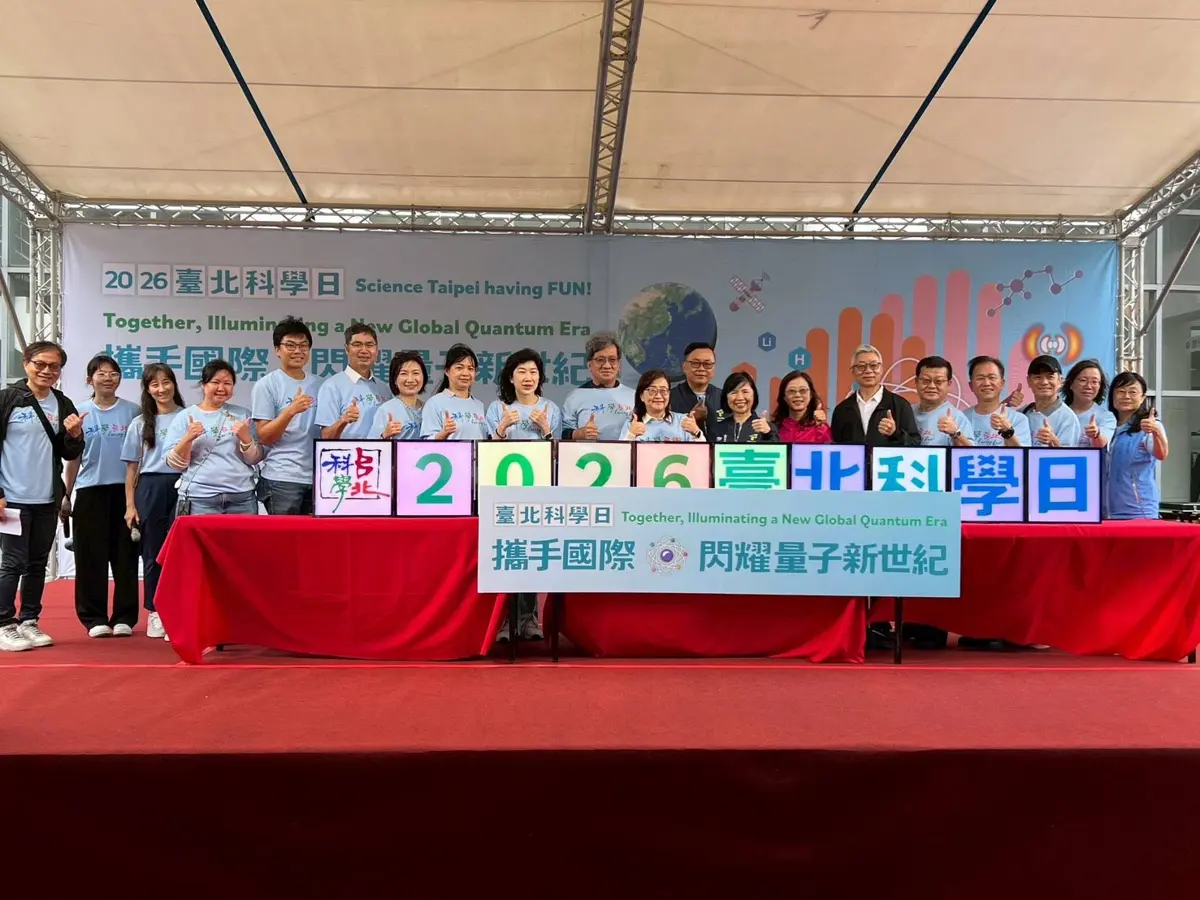 臺北科學日師大登場!林奕華副市長體驗「量子噴塗」,65個創意攤位嗨翻全場