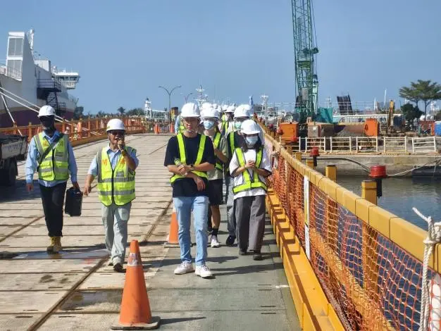 不只蓋橋更要除弊!成大生直擊安平跨港大橋工地,市府揭工程界「潛規則」