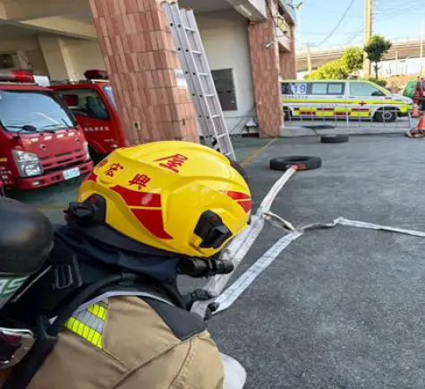 消防員極限挑戰!頭屋分隊「火搶十三項」測耗氣量,模擬火場生死關頭