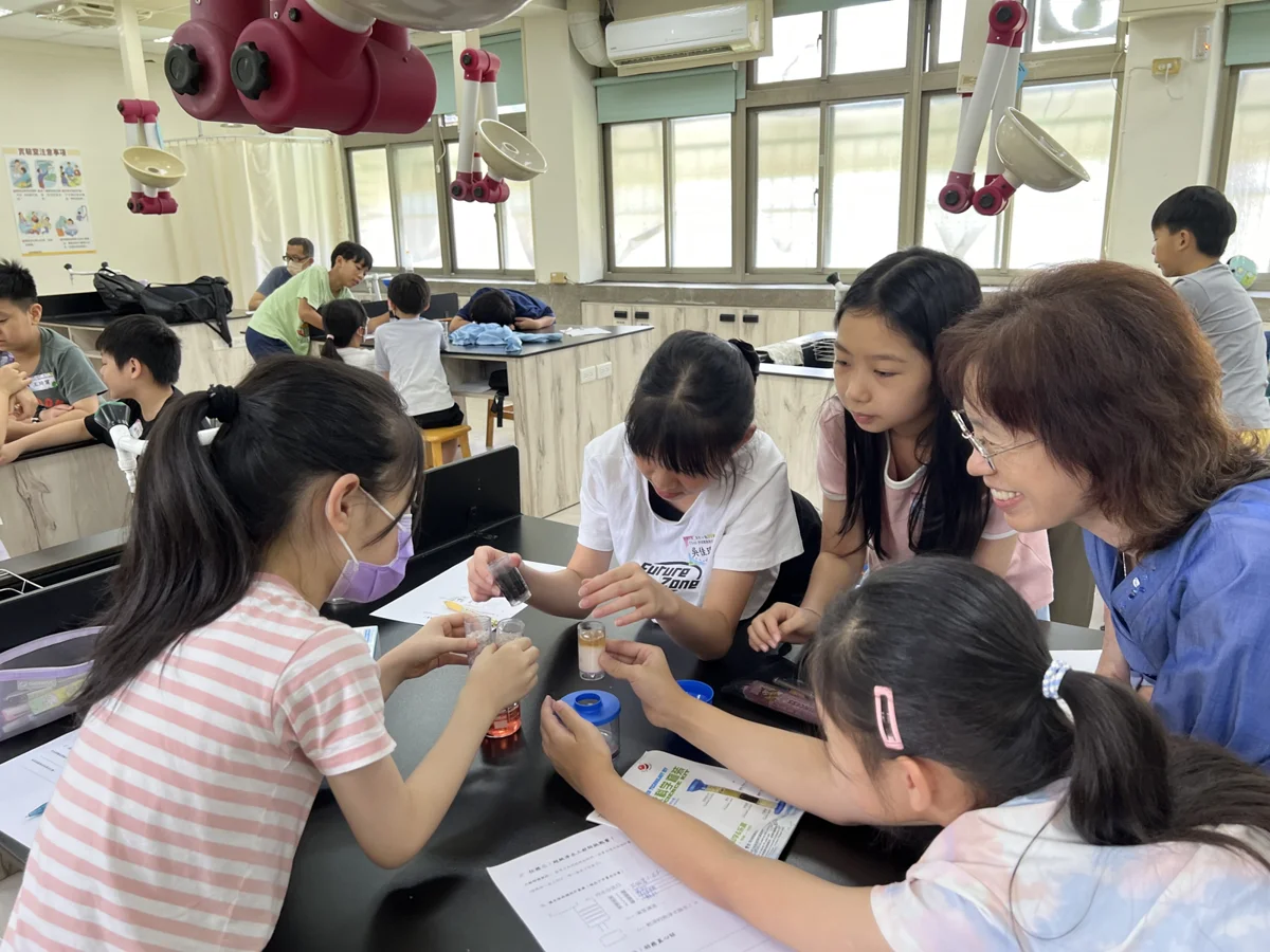 萬華區教育亮點!華江、龍山、新和三校跨齡共學,打造 STEAM 暑期科技營隊