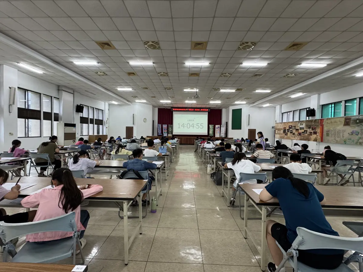宜蘭227學子揮毫比拚!硬筆書法賽寫租稅金句 趣味中學稅務