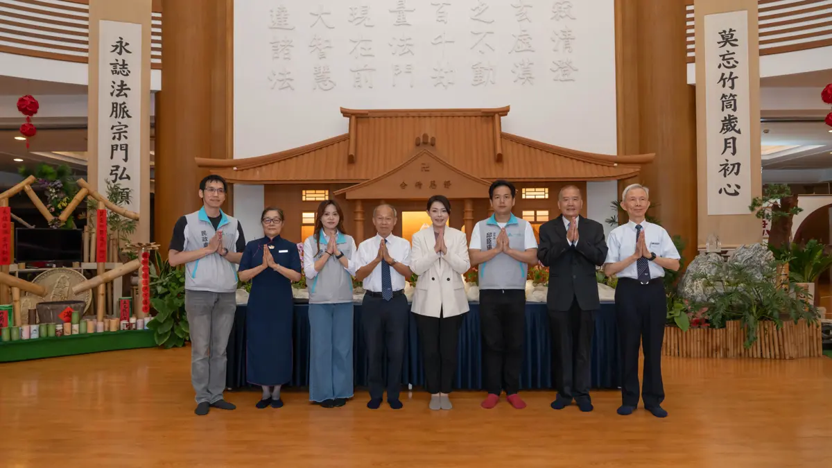 新竹浴佛大典莊嚴登場!市長高虹安偕萬人祈福 感念三恩