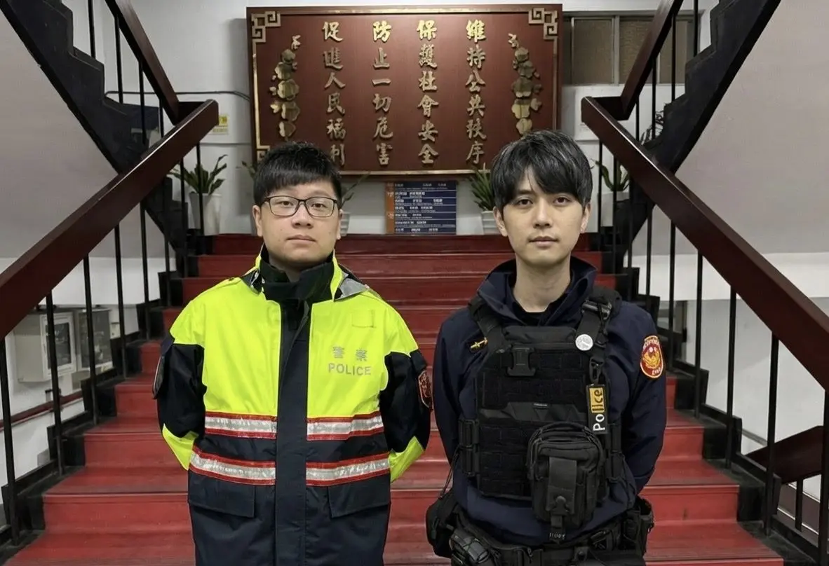 文山區深夜上演「最暖推手」!貨車拋錨路中駕駛無助,2警員百米推車感動人心