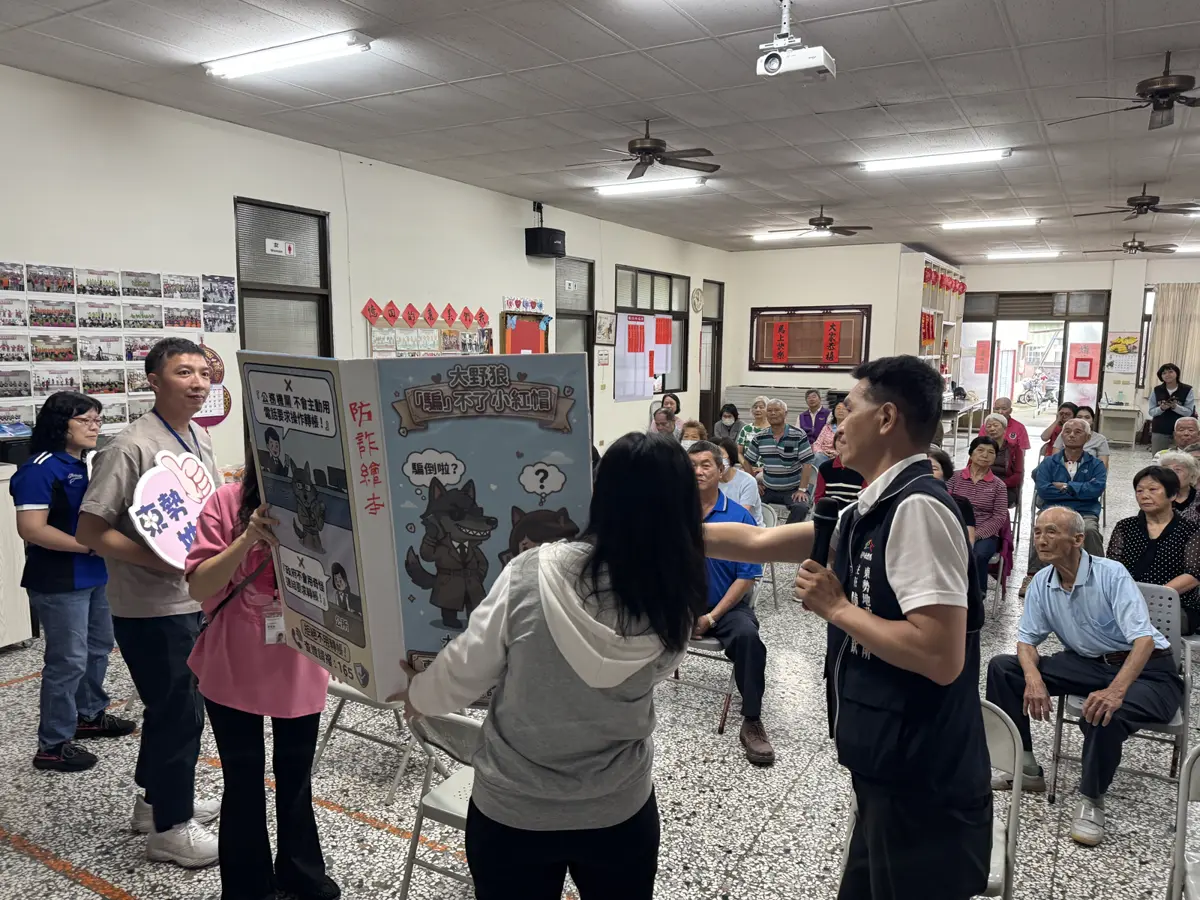 阿嬤別上當！東勢地政推客語繪本防詐騙，母親節前夕暖心守護長輩荷包