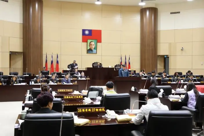苗栗議會春節前「最後一會」!火速通過多項建設案,鍾東錦、李文斌互道祝福