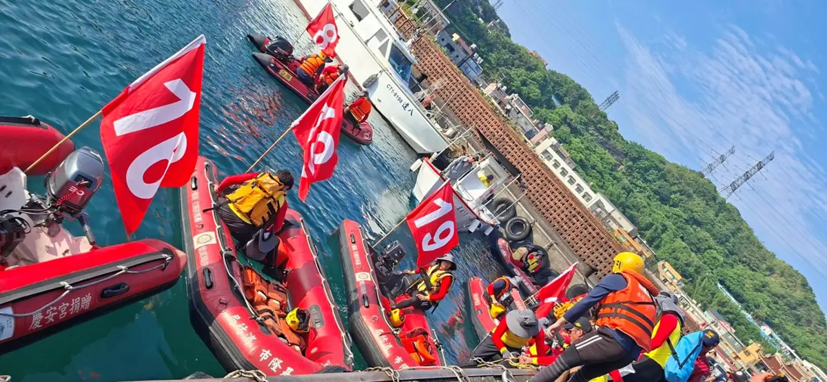 基隆外木山長泳落幕！2200人無懼風浪，91歲阿公、10歲女童都來挑戰