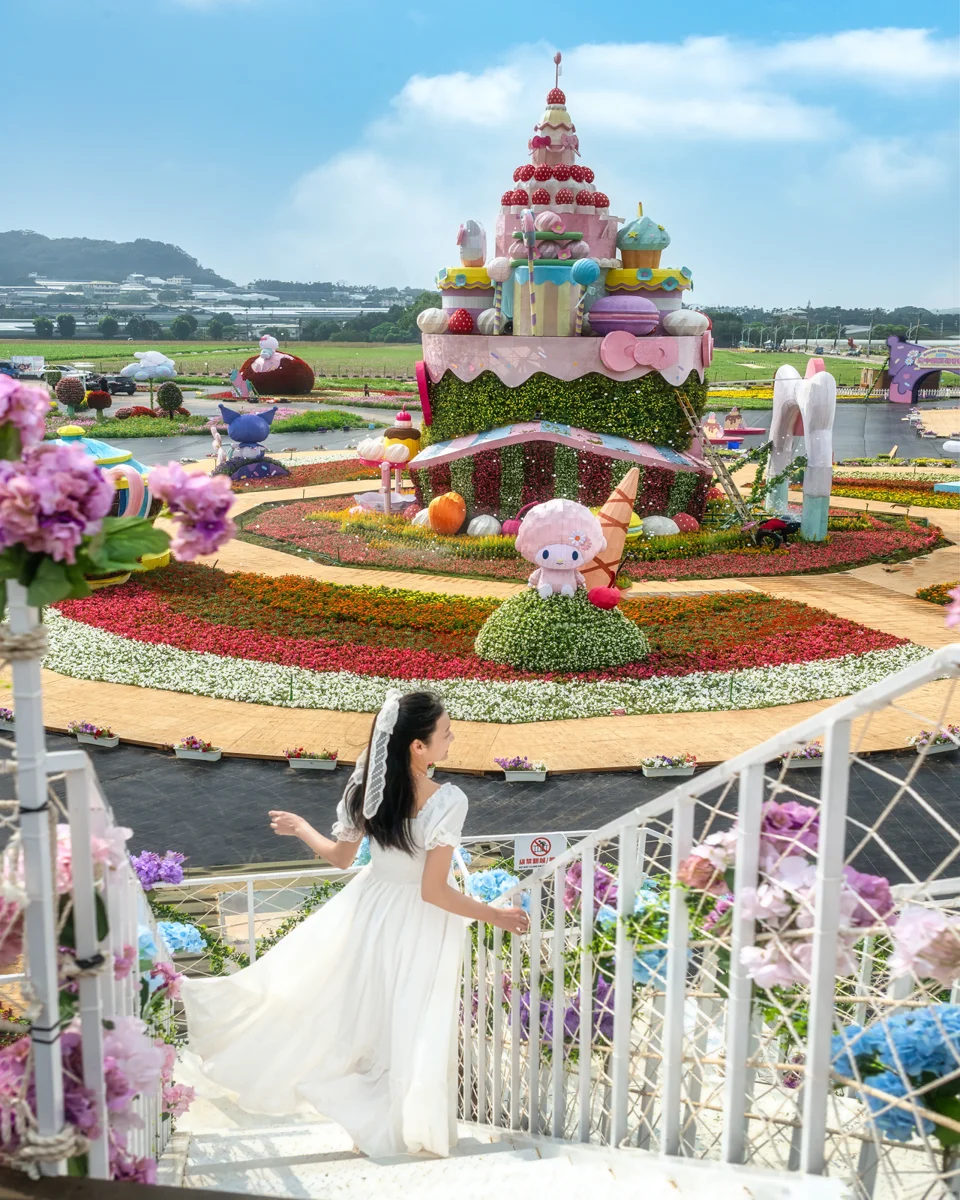 2026新社花海暨台中國際花毯節開幕!19公尺三麗鷗甜點城堡必看攻略