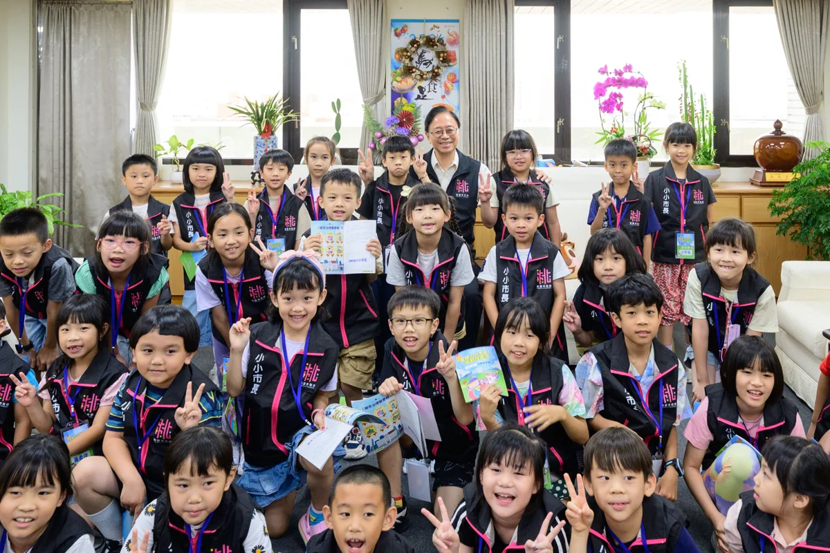 桃園「一日小市長」體驗營結業!張善政親頒聘書 期盼學童從遊戲中認識市政