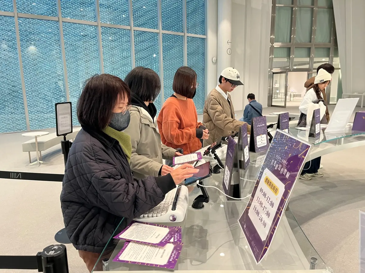 台中圖書館AI幫你寫故事!「時光未央」書展用科技封存你的專屬回憶