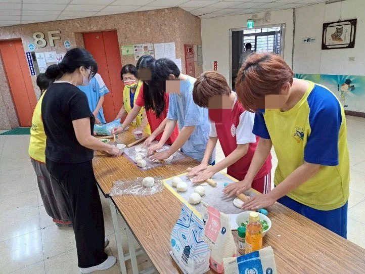 高市少輔會「點亮家中溫暖燈計畫」開課!4大據點助弱勢兒少快樂學習