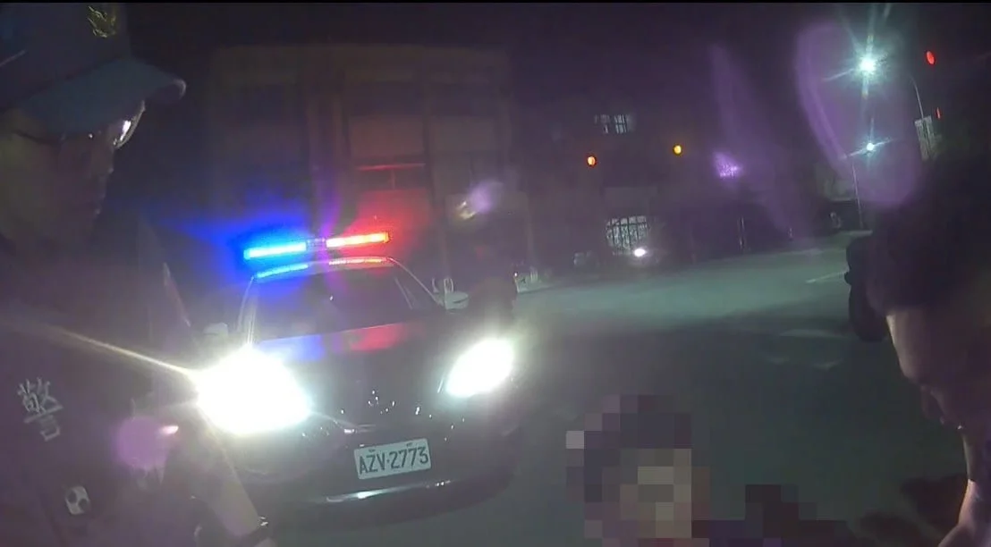 臺東輪椅男摔倒路旁!馬蘭派出所暖警化身「推手」護送返家