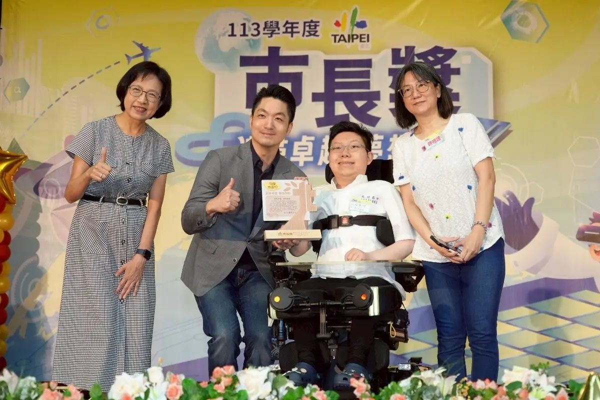 蔣萬安鼓勵畢業生 用熱愛創造無限可能