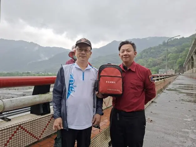 苗栗豪雨不斷!消防局緊急呼籲:防災背包「7大神器」快備妥,土石流4大前兆曝光