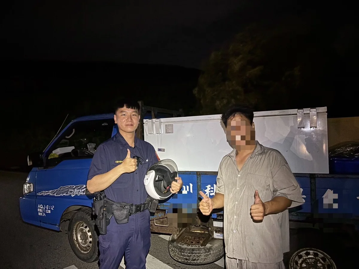 夜深求救無門!小貨車電瓶耗盡卡大菓葉 西嶼警靠「電霸」神救援