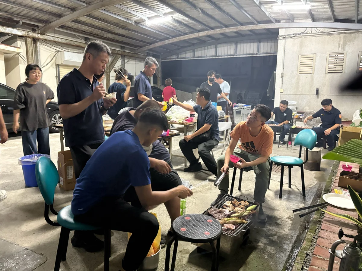 警察杯杯中秋不只忙巡邏！大武警分局烤肉趴 警員齊聚暖心充電