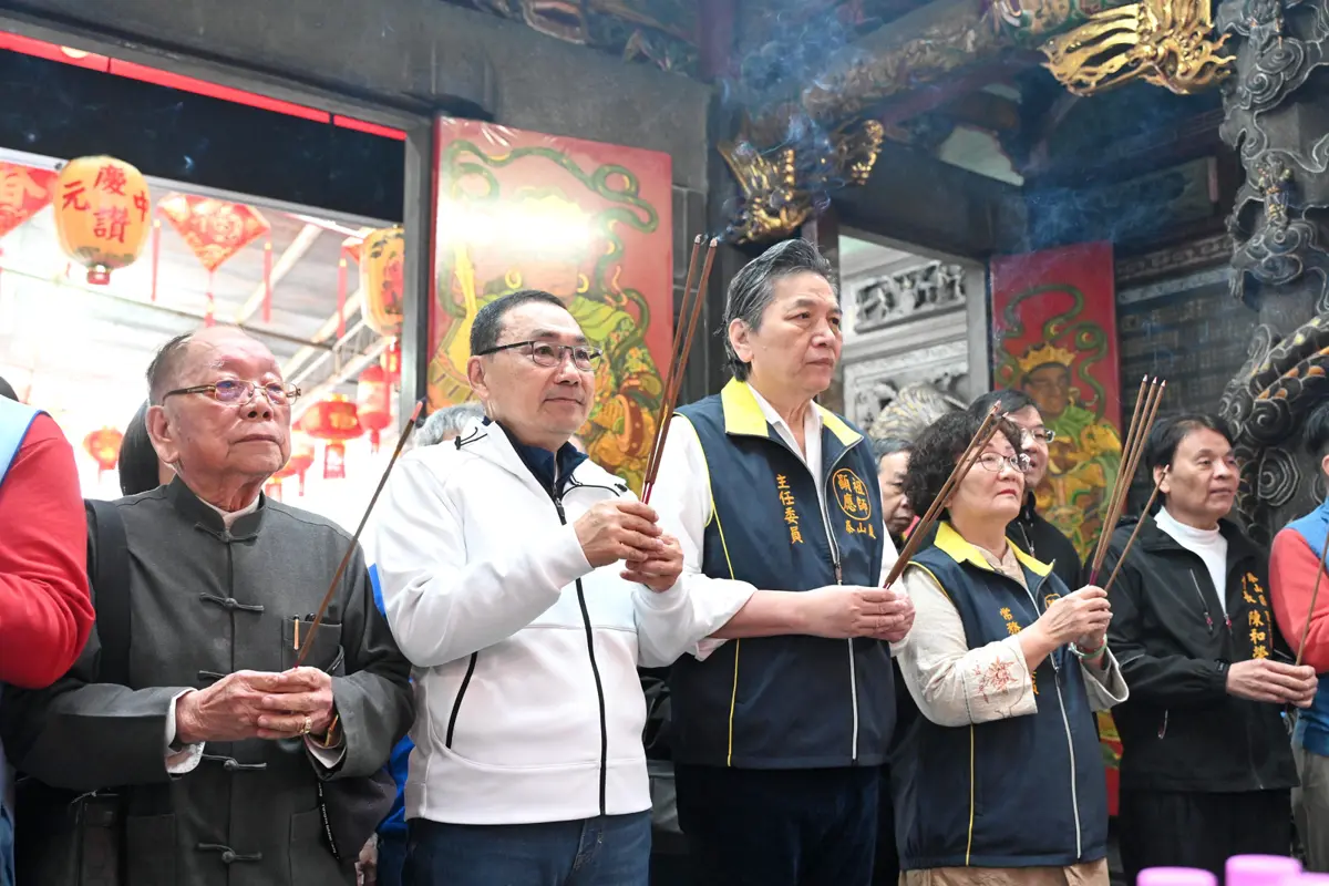 侯友宜春節走春!初三連跑泰山、五股4宮廟發福袋,明日行程曝光