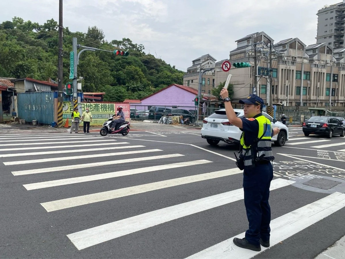 開學日防塞車攻略!北市警動員173名警力 守護學童交通安全