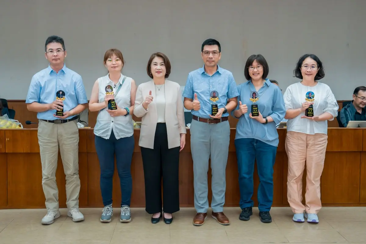 【屏東榮耀】7千人中選出15精英!縣長周春米表揚115年模範公務員「這兩人」獲薦行政院