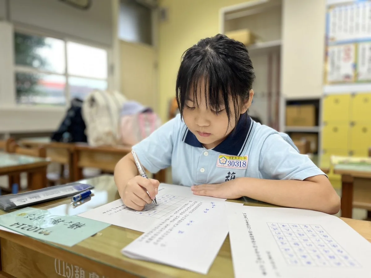 筆尖上的榮耀!北市葫蘆國小硬筆書法勇奪2冠2亞創佳績
