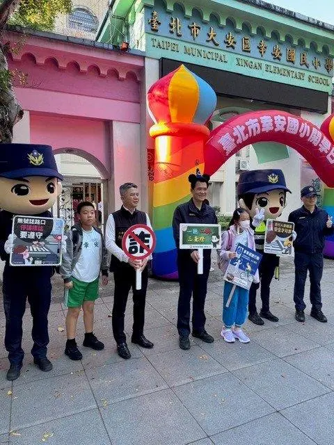 警察寶寶現身大安區!開學日北市警總動員,超萌站崗守護學童安全