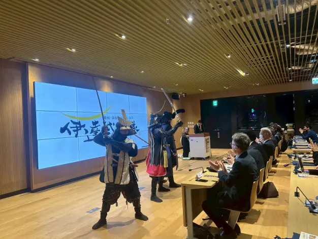 台南仙台慶20年友誼!伊達武將隊、銷魂牛舌現身圖書館,民眾嗨翻搶看