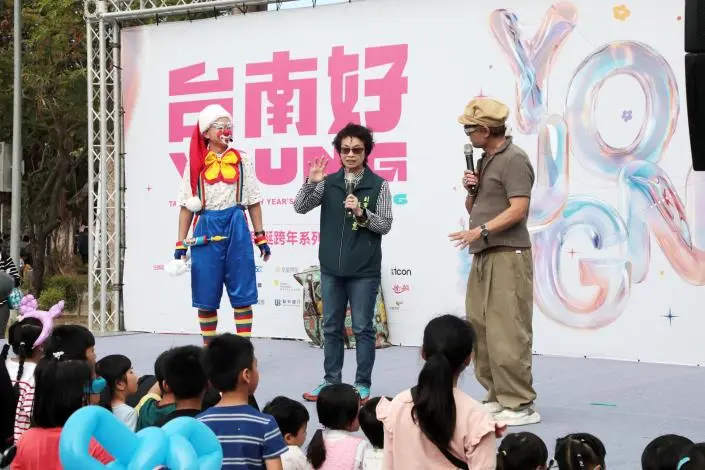 佳里湧入6千人!台南耶誕親子活動登場 扯鈴冠軍、泡泡派對嗨翻體育公園