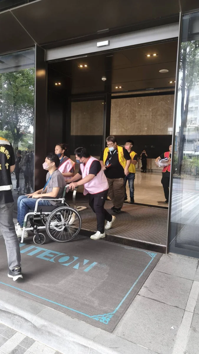 楠梓科技廠防救災演練登場!高市消防局出動中轉台破解通訊死角