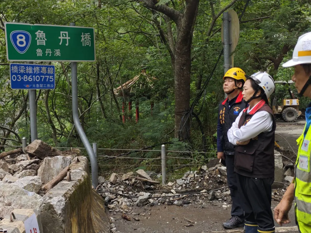 太魯閣燕子口堰塞湖蓄水175萬噸！徐榛蔚視察：暫無潰壩危機、怪手全力降挖中