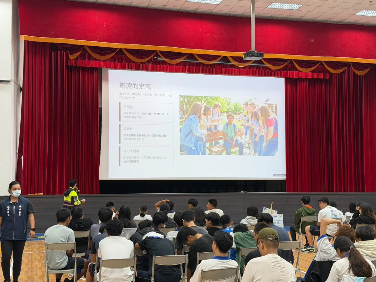 關山警前進校園大解密!宣導「交通安全+防詐」助學子避開地雷