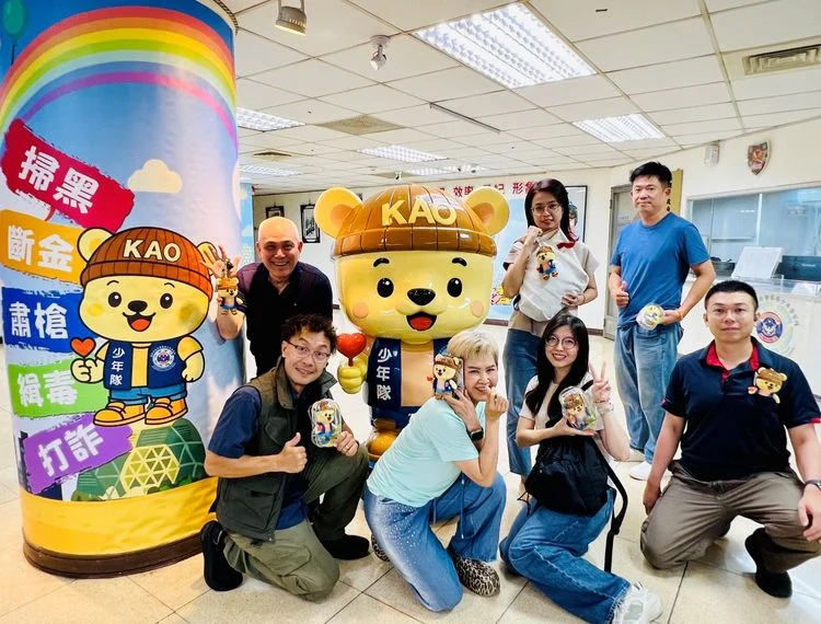 【高雄快訊】超萌「熊巴弟公仔娃包」線上抽!少年警察隊創意宣導加碼直播送好禮