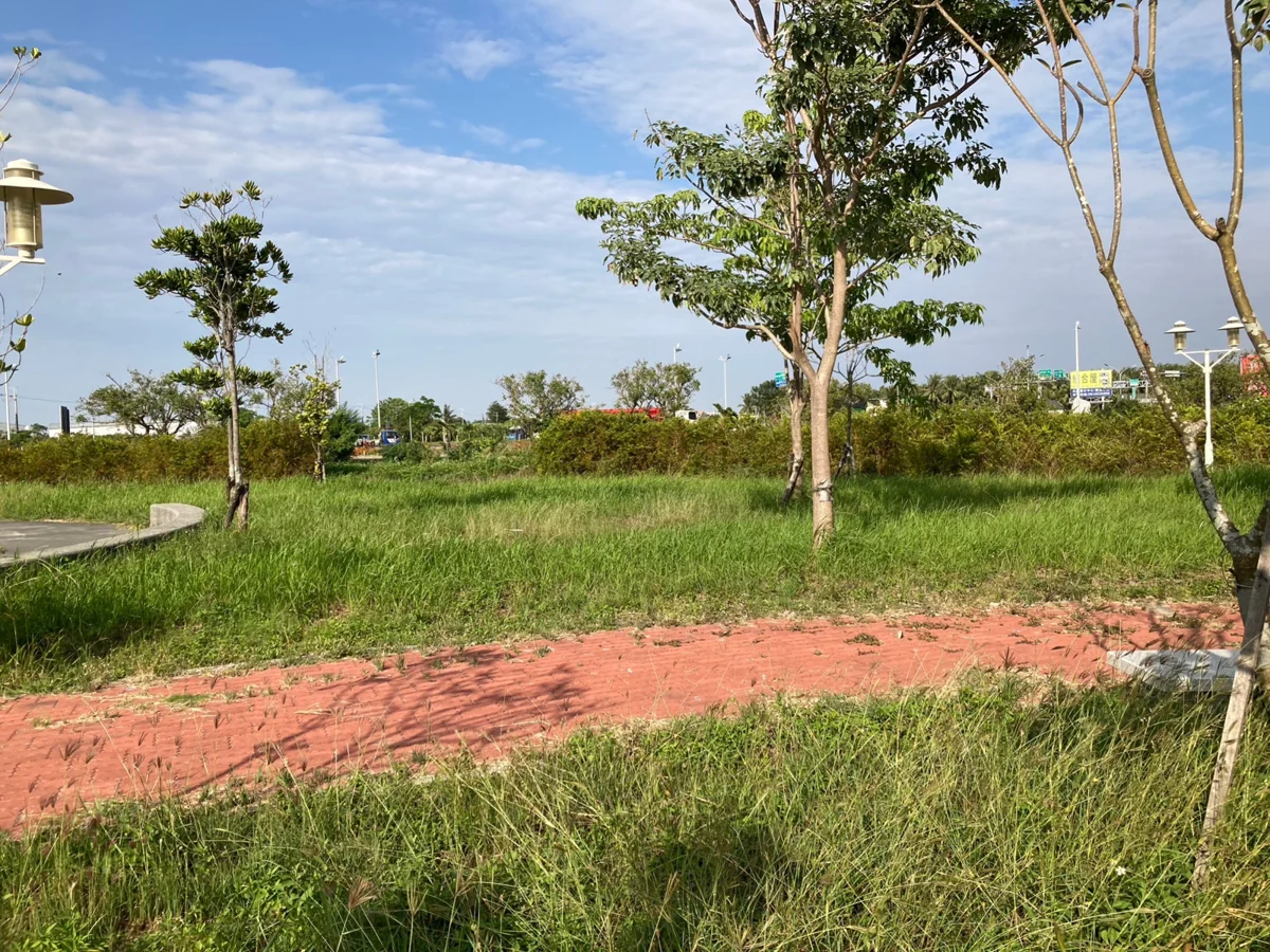 公園遊具不修、人行道長草?南市推新規:自辦重劃須提撥5%維護費