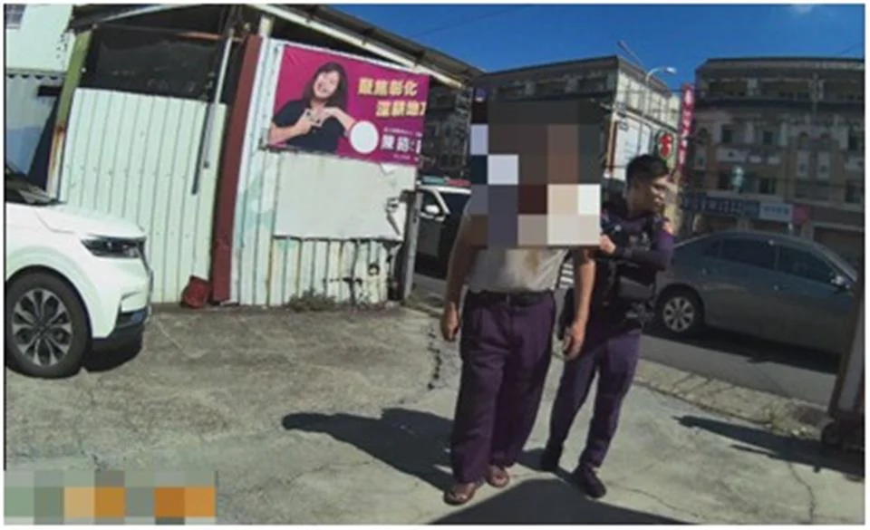 驚險！6旬男服藥開車突暈眩狂吐 彰化警機警攔停即時送醫