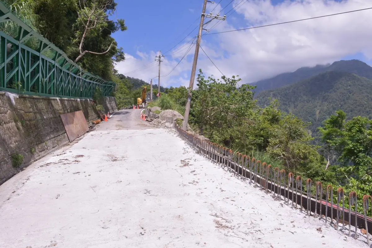 金針花季前 富里六十石山農路工程將完工