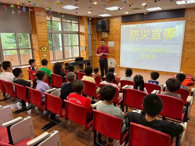 夏日戲水安全第一！消防員前進汶水國小 親授「救溺5步驟」保命符