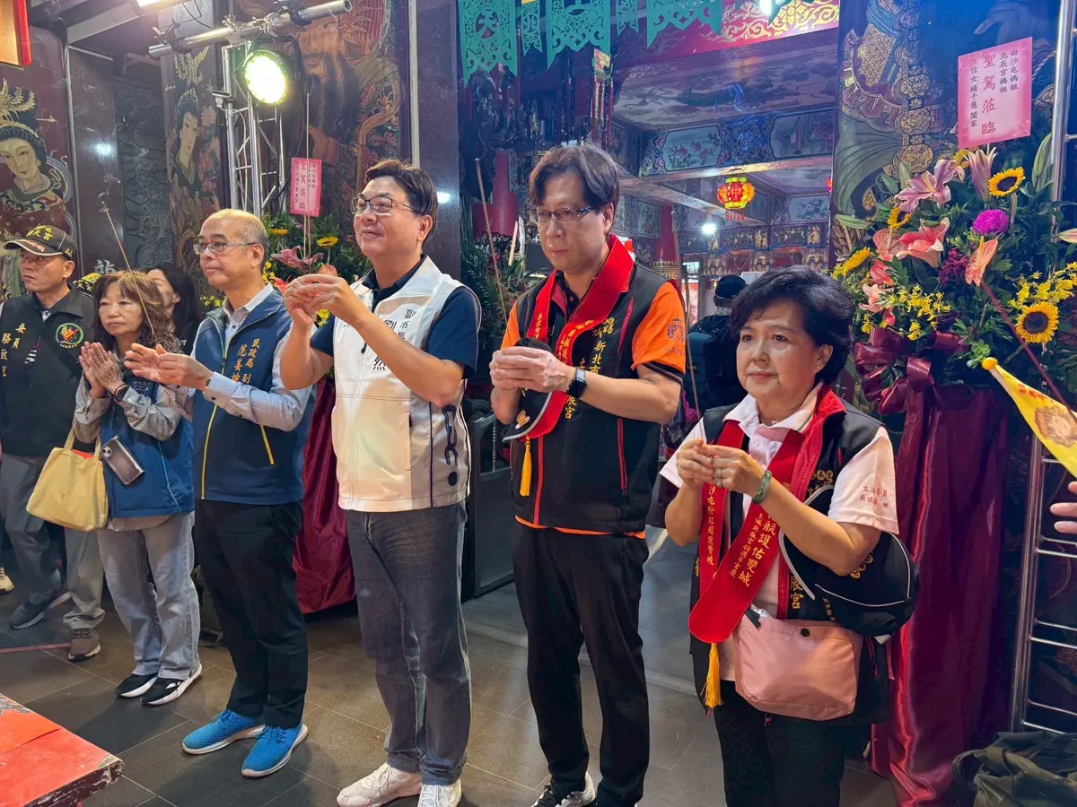 粉紅超跑現身土城!白沙屯媽祖贊境祈福萬人空巷
