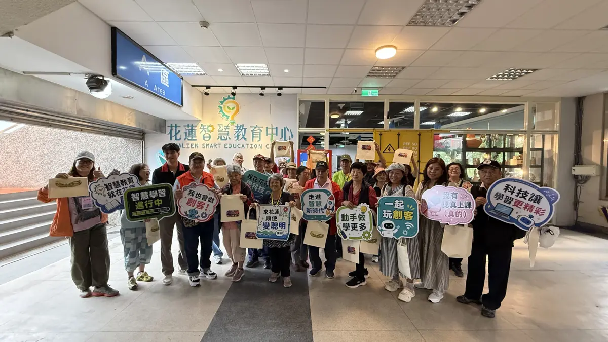 花蓮智慧教育中心好好玩!70位退休公教人員「創客初體驗」,大讚:原來科技這麼有趣!