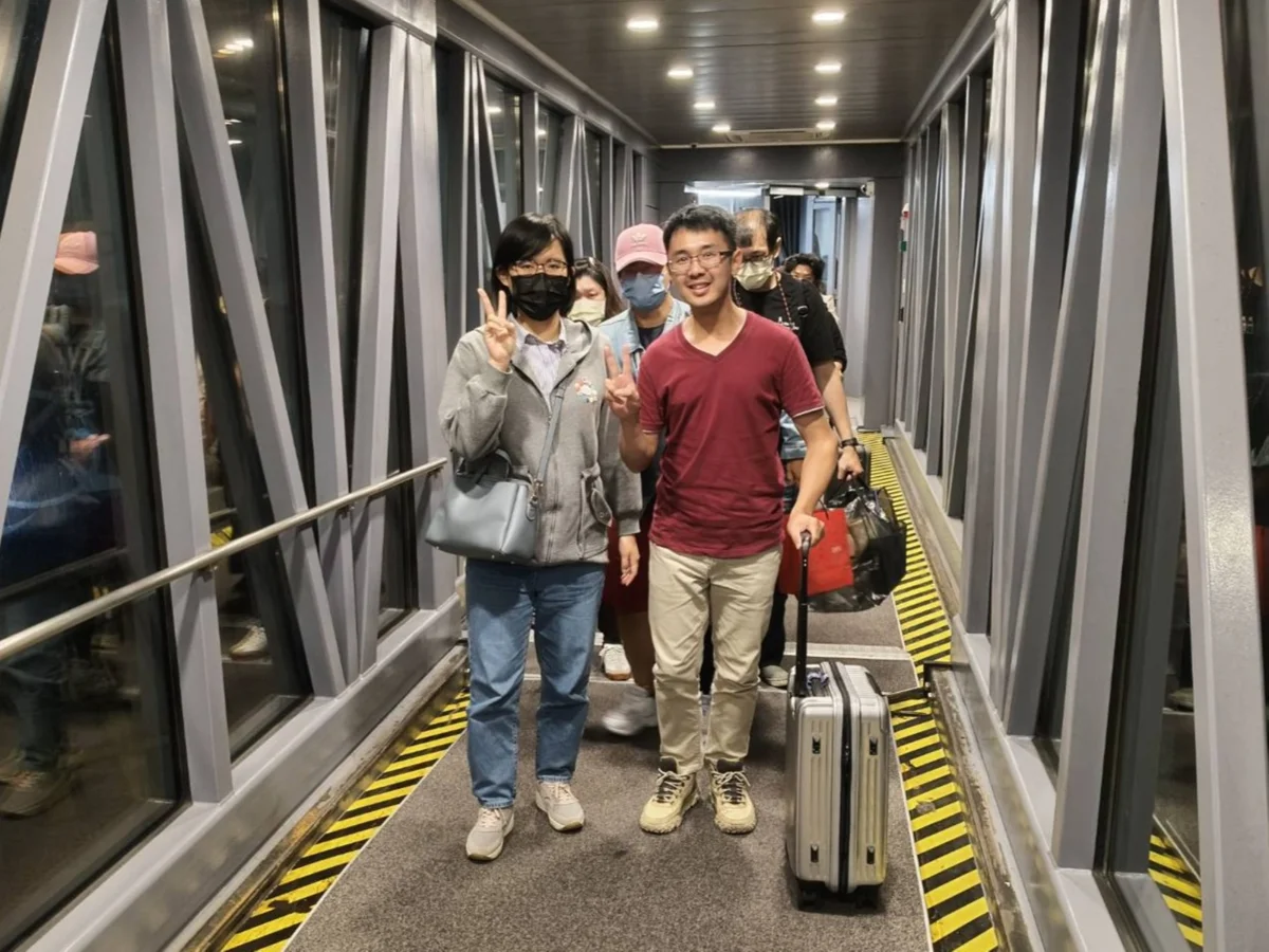 薔琵颱風攪局!台中58對聯合婚禮新人受困沖繩 中市府急調華航機位+專車接駁返家