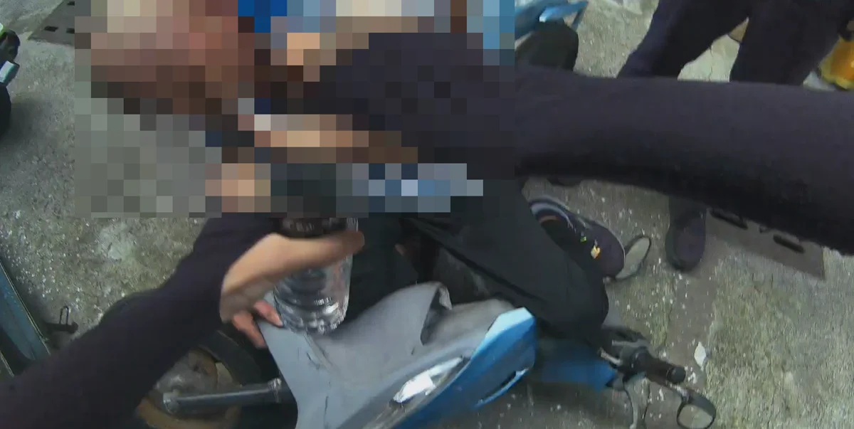 老翁體力不支倒臥巷弄 馬公警消即時救援送醫