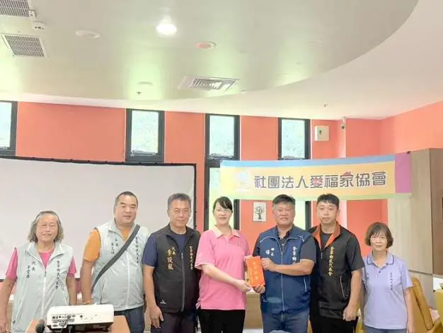 端午佳節送暖!金寧鄉長偕代表慰問安岐多元照顧中心 長輩手作鹼粽笑開懷