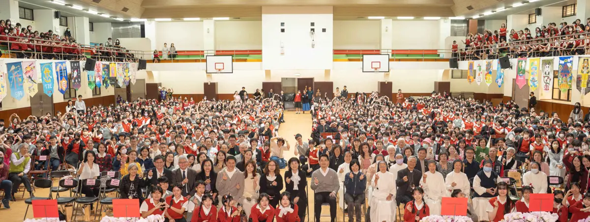 蔣萬安現身靜修高中校慶!驚喜換穿學生毛衣,師生嗨喊「市長變學長」