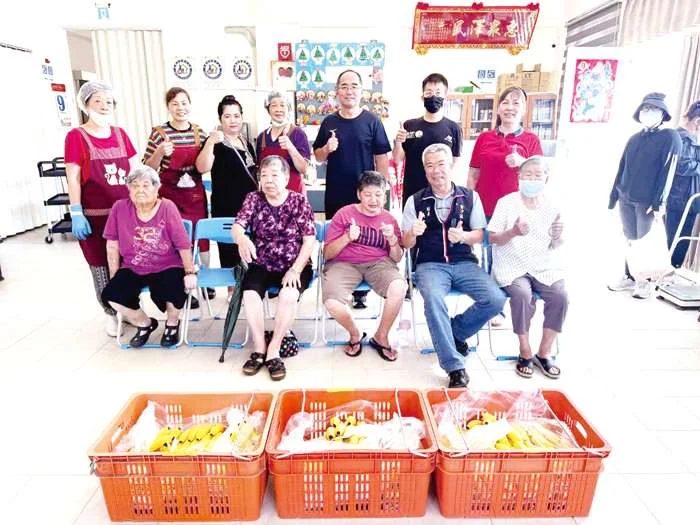 金沙鎮長走訪7大共餐據點!送暖長輩傾聽志工心聲,力推高齡友善環境