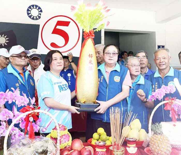 金門縣長選戰開打!陳玉珍抽中5號喊「改變金門五夠力」 逾300鄉親力挺