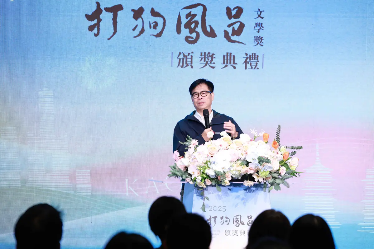 高雄文學獎頒獎！陳其邁讚《手中城》：文學讓世界看見高雄