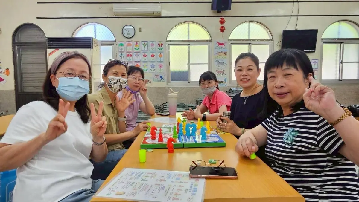 梓官秒飛越南！新住民媽媽親授「法國麵包」秘訣，社區活動中心飄出異國香
