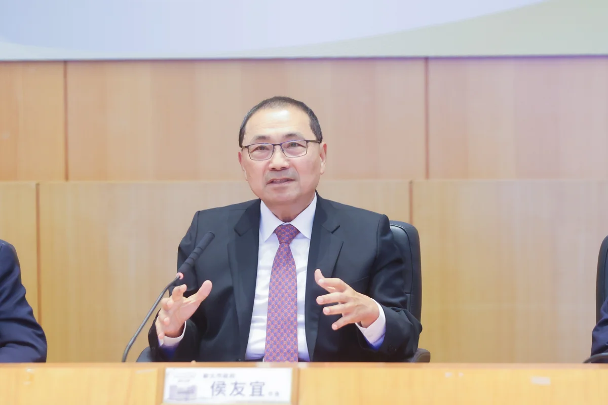 新北板橋醫療園區BOT案正式簽約!侯友宜攜手徐旭東打造智慧長照新地標