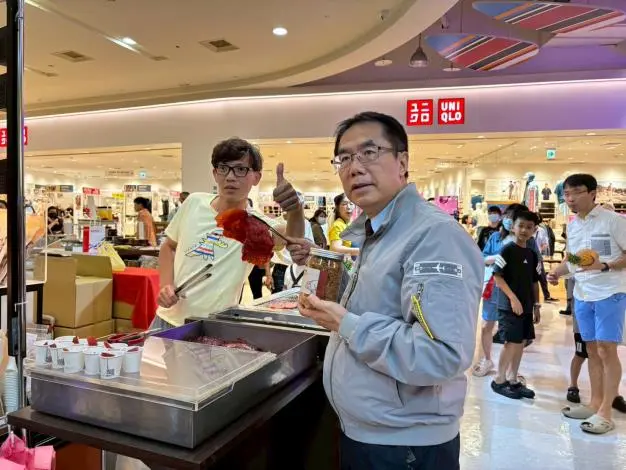 台南農產直送花蓮!市長黃偉哲化身推銷員,遠百快閃3天民眾搶好康