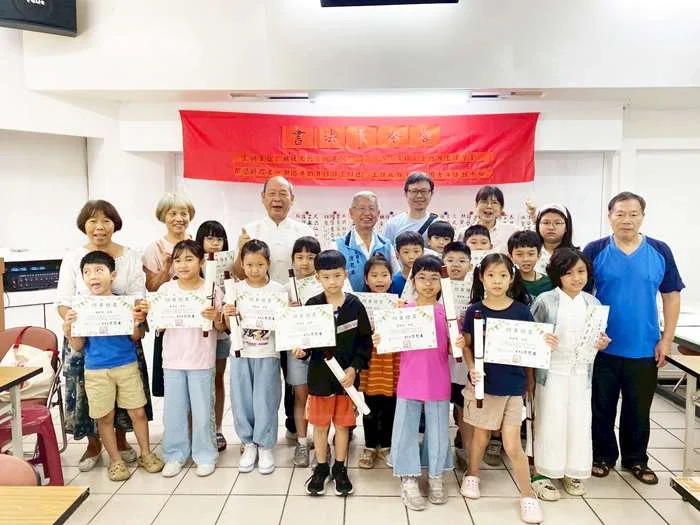 金門「115年墨香夏日書法夏令營」圓滿落幕!40學童提筆揮毫展成果